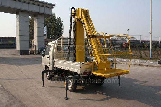 點(diǎn)擊查看詳細(xì)信息<br>標(biāo)題：小型電動高空作業(yè)車 閱讀次數(shù)：3674