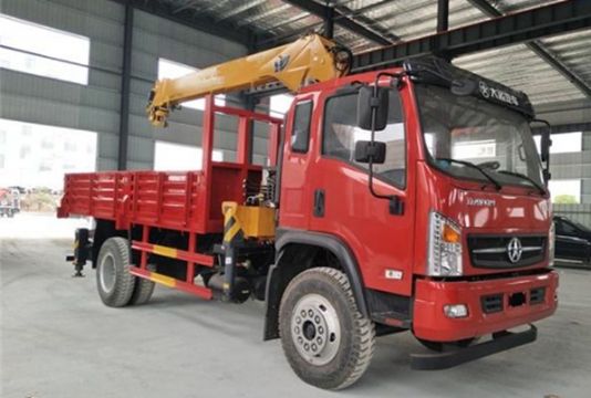 點擊查看詳細信息<br>標題：5噸大運隨車吊 閱讀次數(shù)：2463