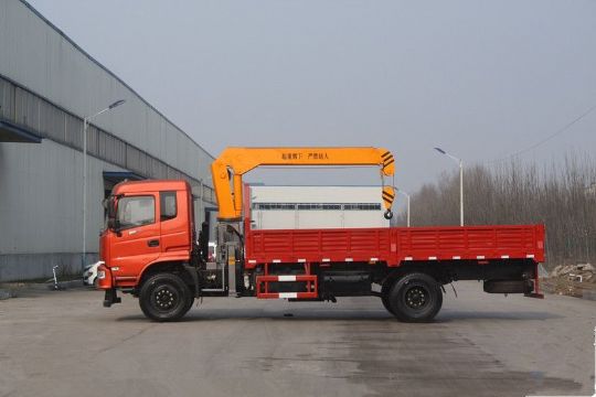 點(diǎn)擊查看詳細(xì)信息<br>標(biāo)題：6.3噸東風(fēng)180馬力隨車吊 閱讀次數(shù)：2060