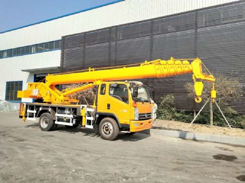 點擊查看詳細(xì)信息<br>標(biāo)題：12噸凱馬汽車吊 閱讀次數(shù)：2385