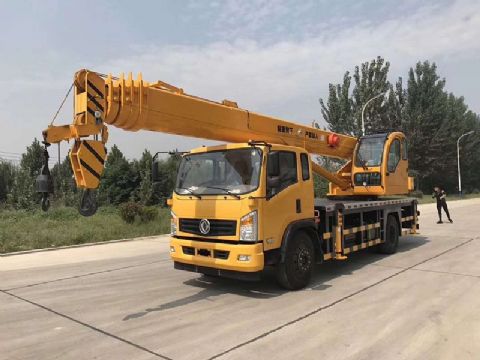 點擊查看詳細(xì)信息<br>標(biāo)題：16噸東風(fēng)汽車吊 閱讀次數(shù)：2381