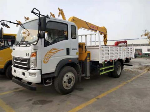 點擊查看詳細信息<br>標題：5噸重汽豪曼隨車吊 閱讀次數(shù)：3122