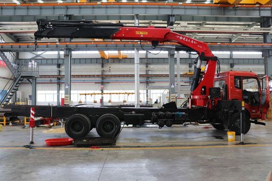 點擊查看詳細信息<br>標題：25噸折臂吊 閱讀次數(shù)：2828